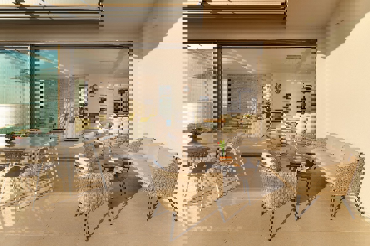 Elegante villa con piscina e vista mare