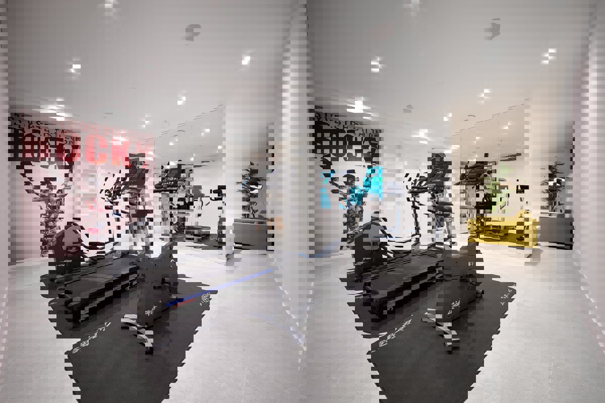 Elegante villa con piscina e vista mare