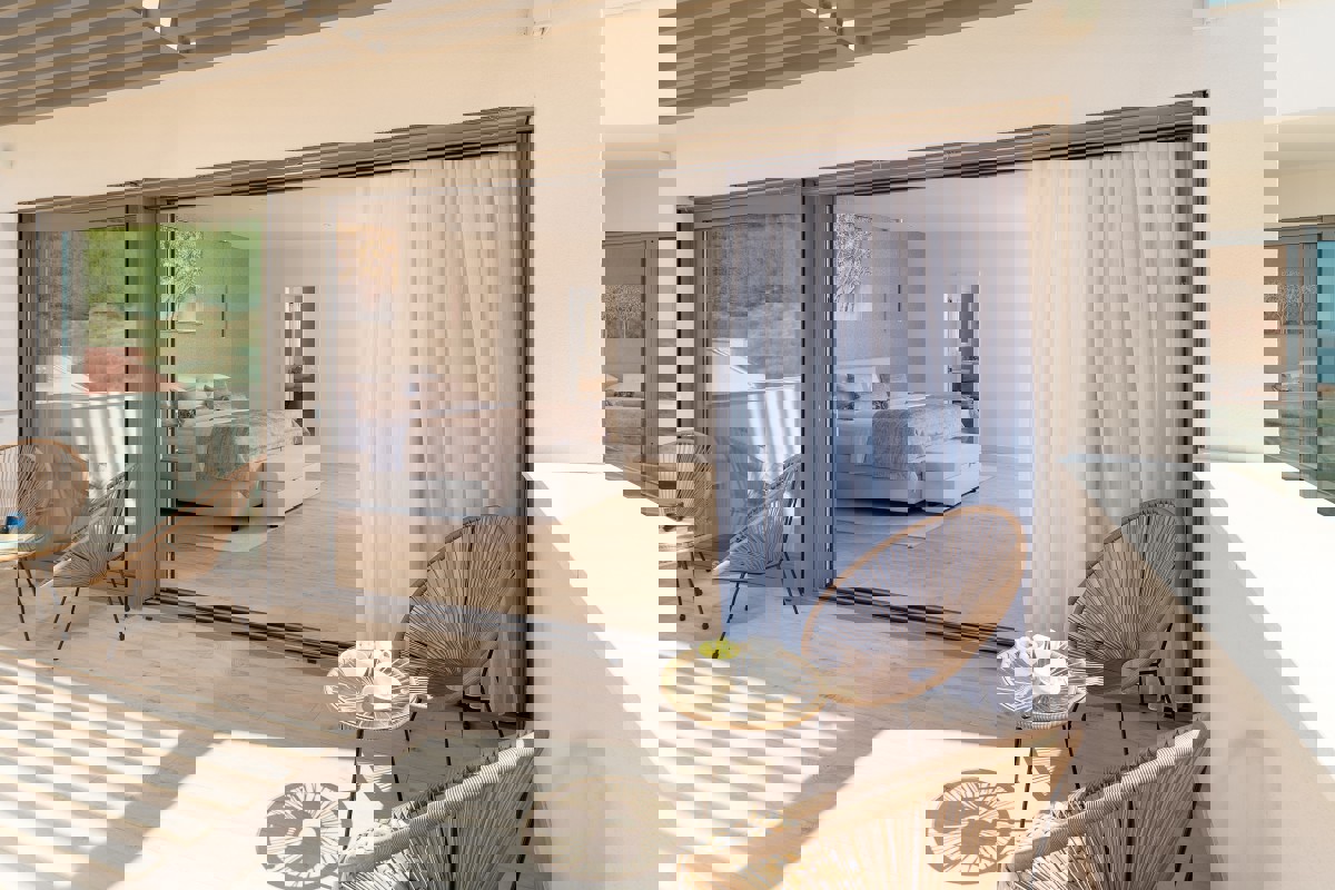 Elegante villa con piscina e vista mare