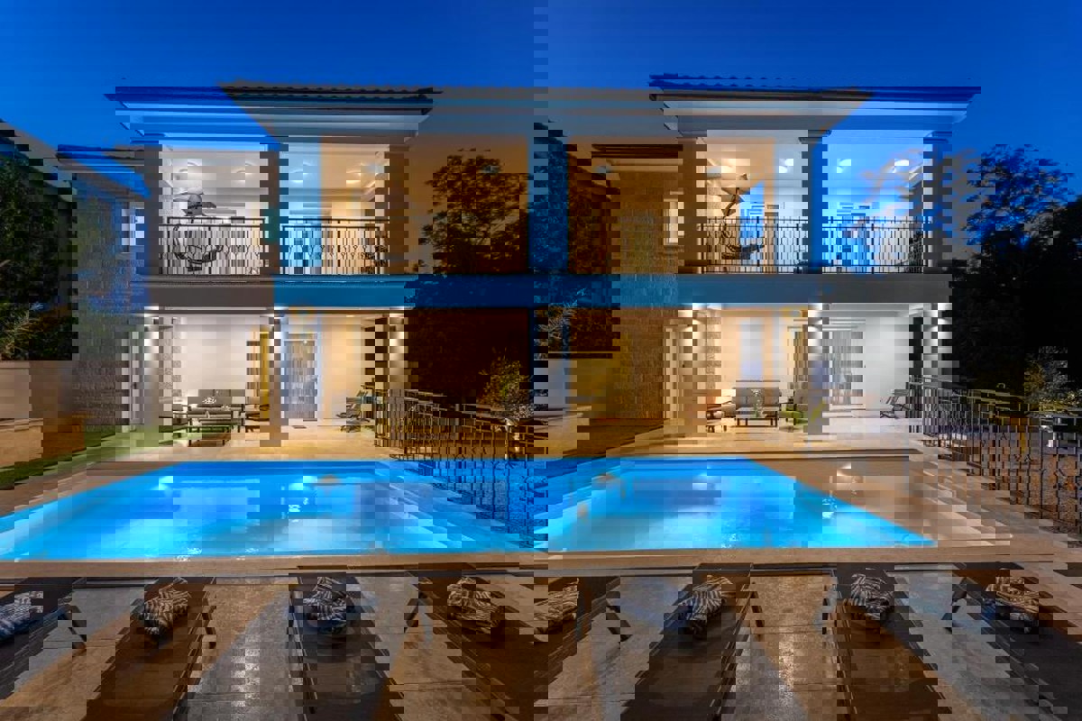 Villa con piscina vicino al mare