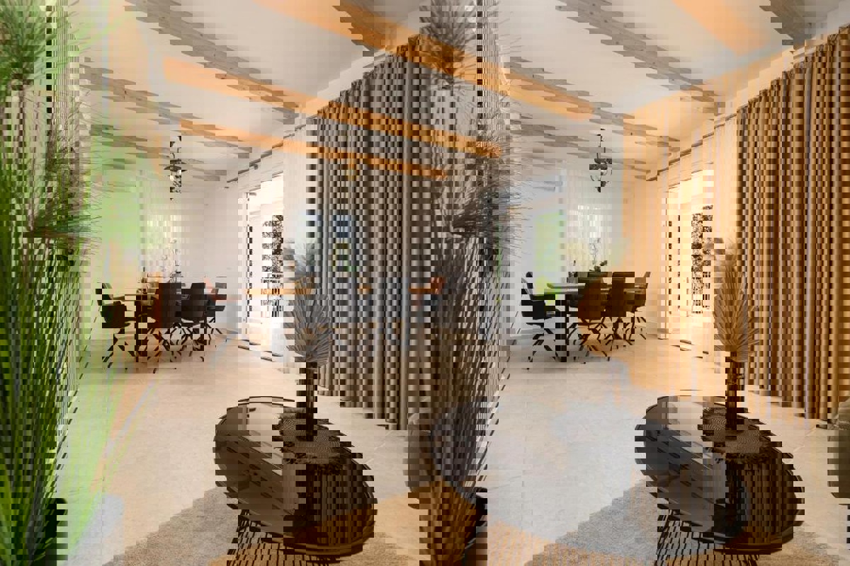 Villa con piscina vicino al mare