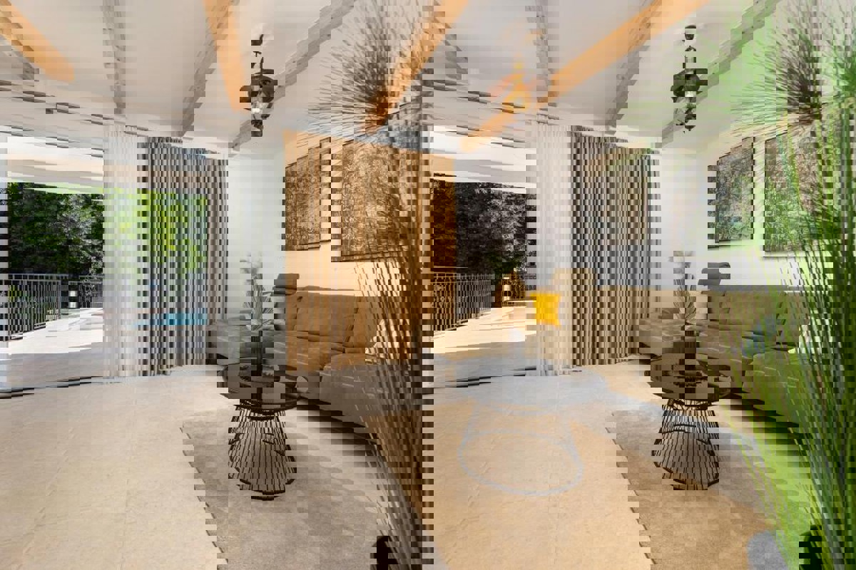 Villa con piscina vicino al mare