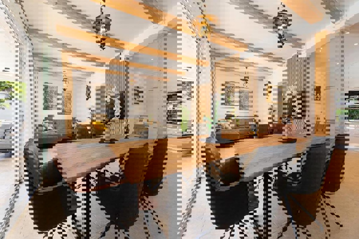 Villa con piscina vicino al mare