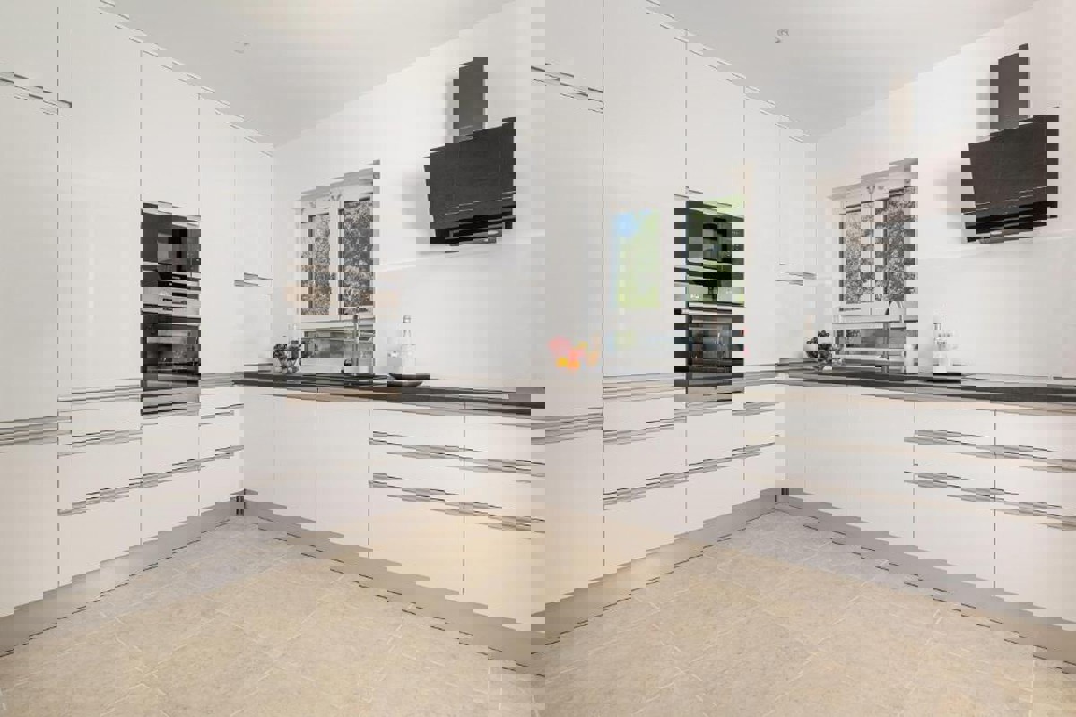 Villa con piscina vicino al mare