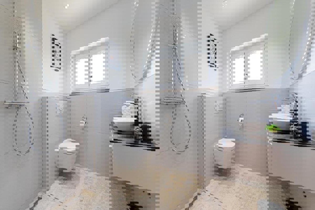 Villa con piscina vicino al mare