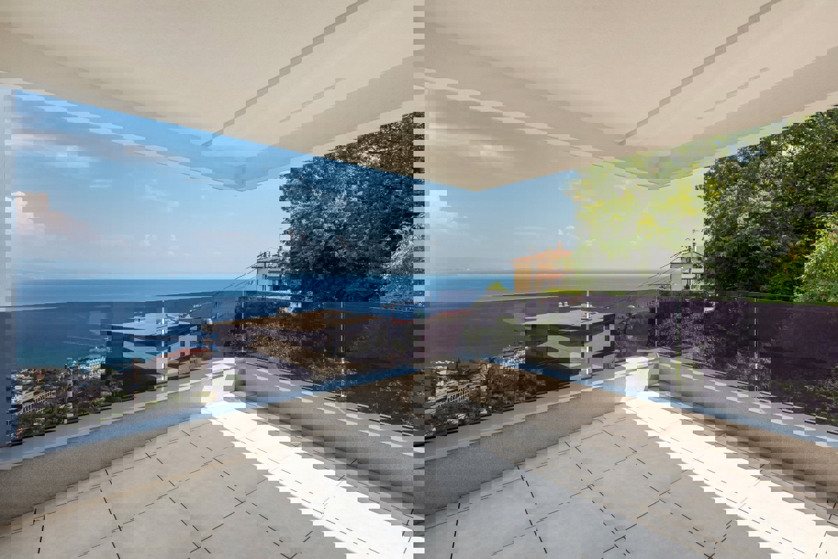 Appartamento di lusso con vista mare