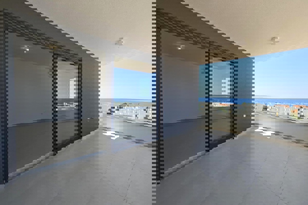 Nuovo edificio - appartamento con vista sul mare e due posti auto