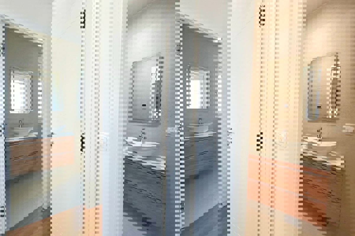 Nuovo edificio - appartamento con vista sul mare e due posti auto