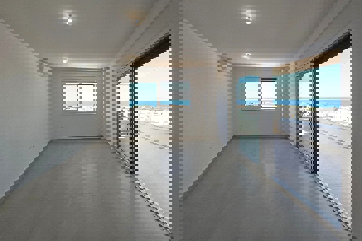 Nuovo edificio - appartamento con vista sul mare e due posti auto