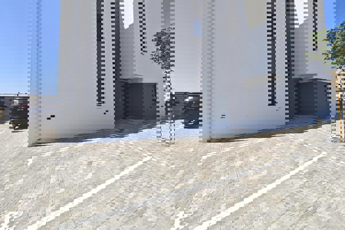 Nuovo edificio - appartamento con vista sul mare e due posti auto