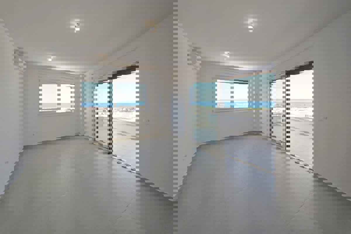 Nuovo edificio - appartamento con vista sul mare e due posti auto