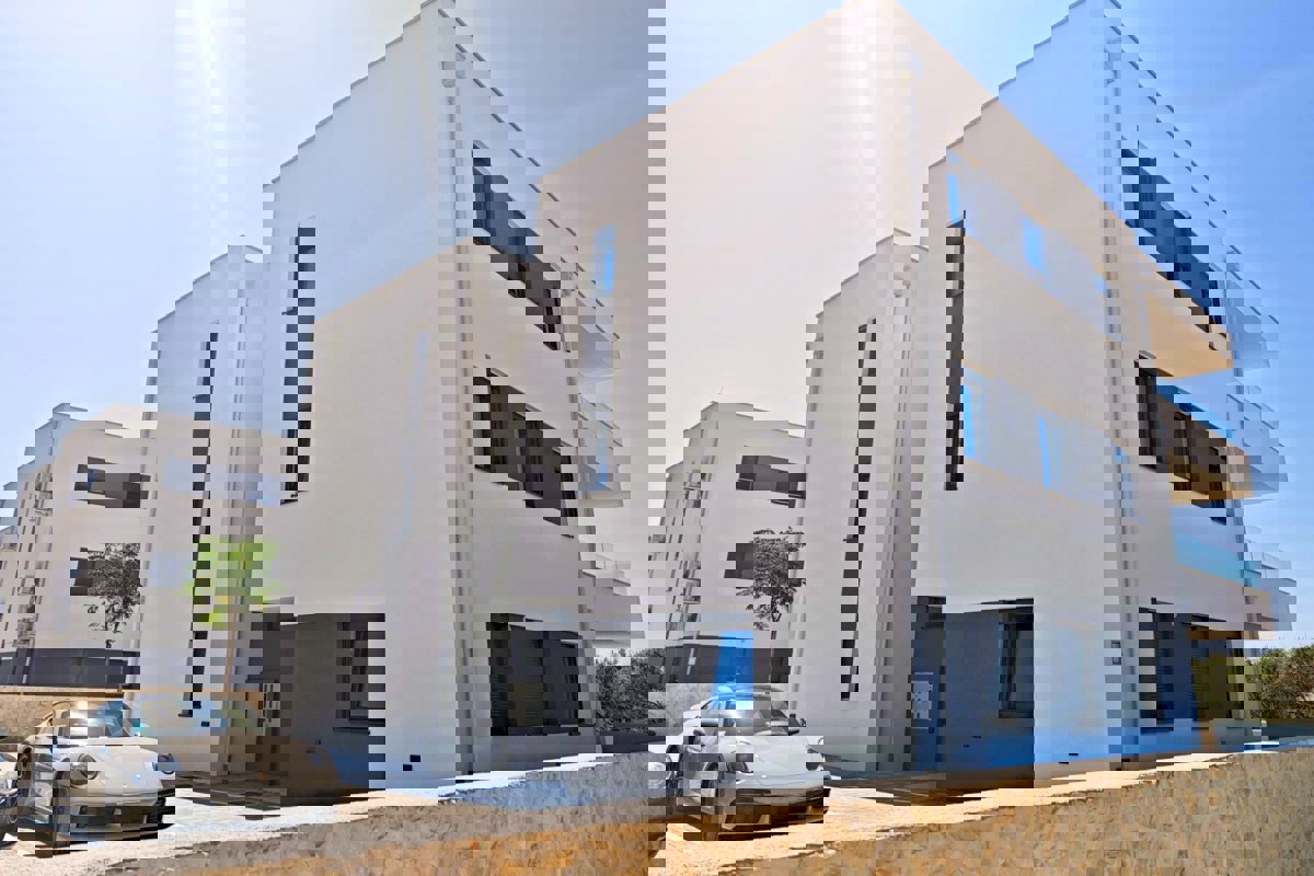 Nuovo edificio - appartamento con vista sul mare e due posti auto