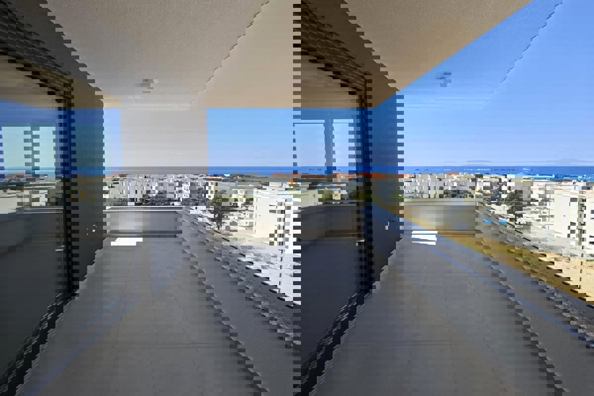 Nuovo edificio - appartamento con vista sul mare e due posti auto