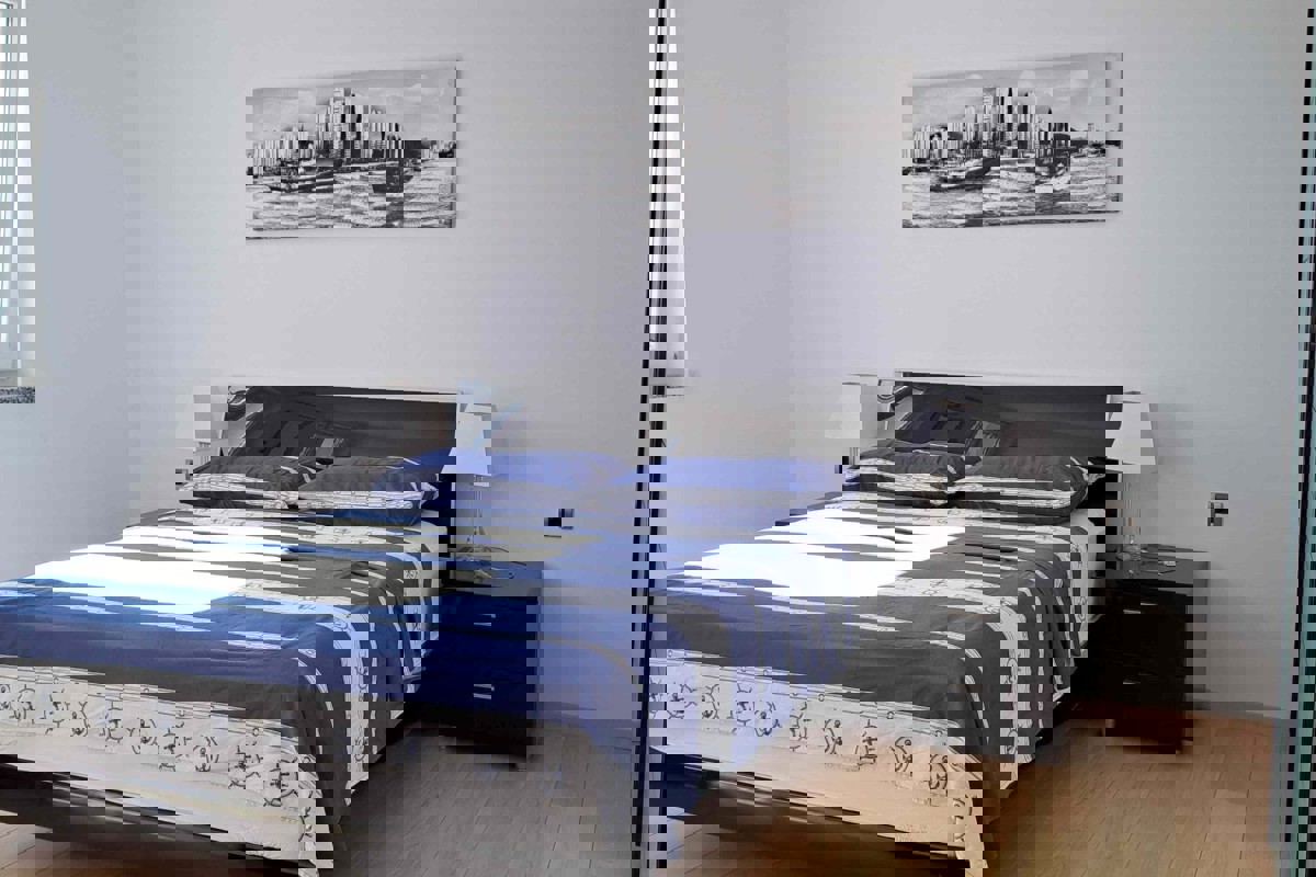 Ampio appartamento con taverna e vista mare