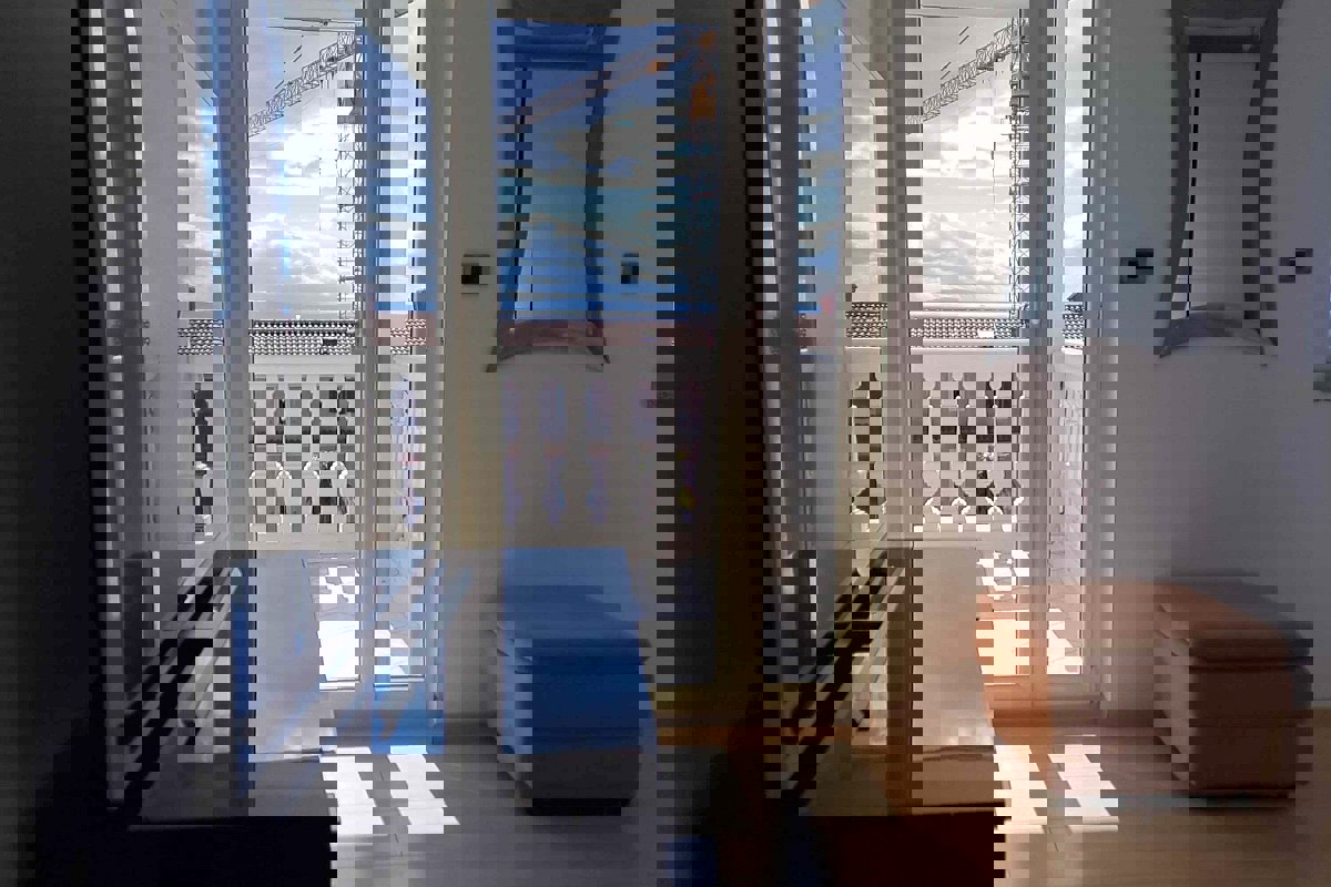 Ampio appartamento con taverna e vista mare