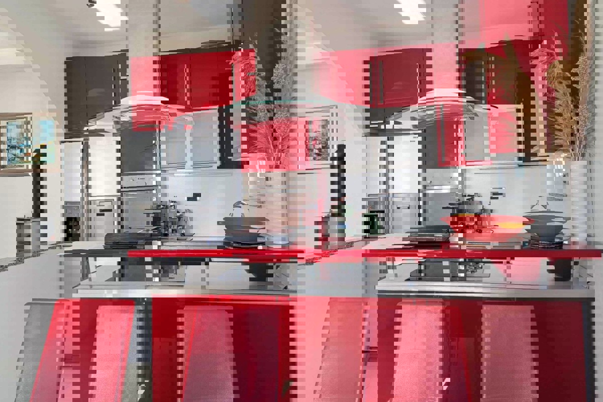 Ampio appartamento con taverna e vista mare