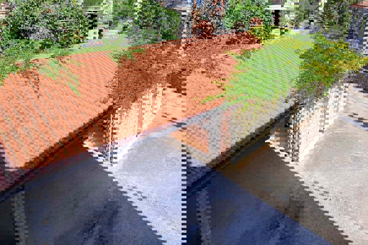 Ampio appartamento con taverna e vista mare