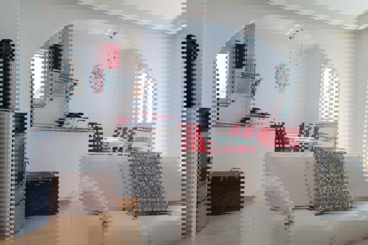 Ampio appartamento con taverna e vista mare