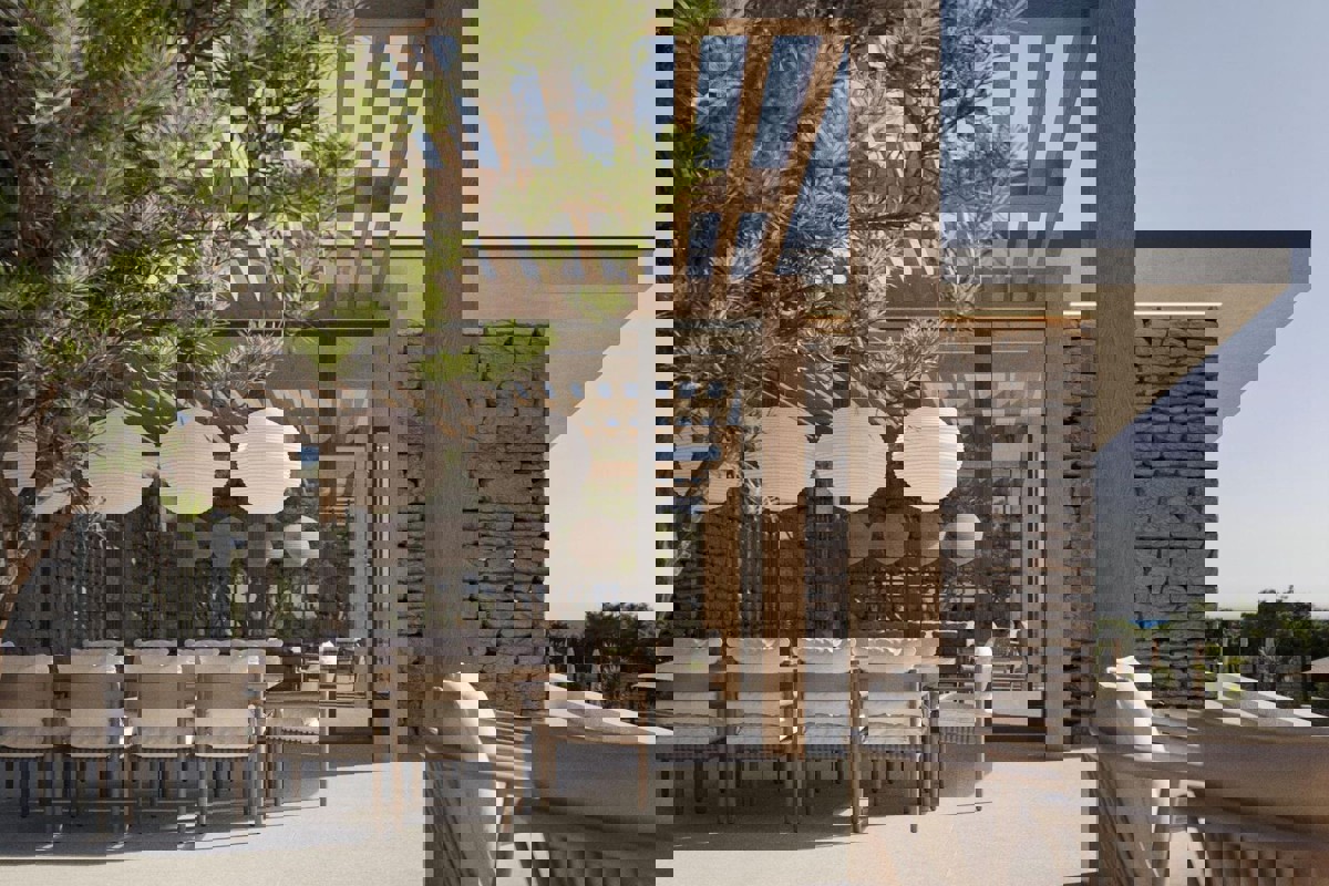 Terreno edificabile con progetto in prima linea sul mare