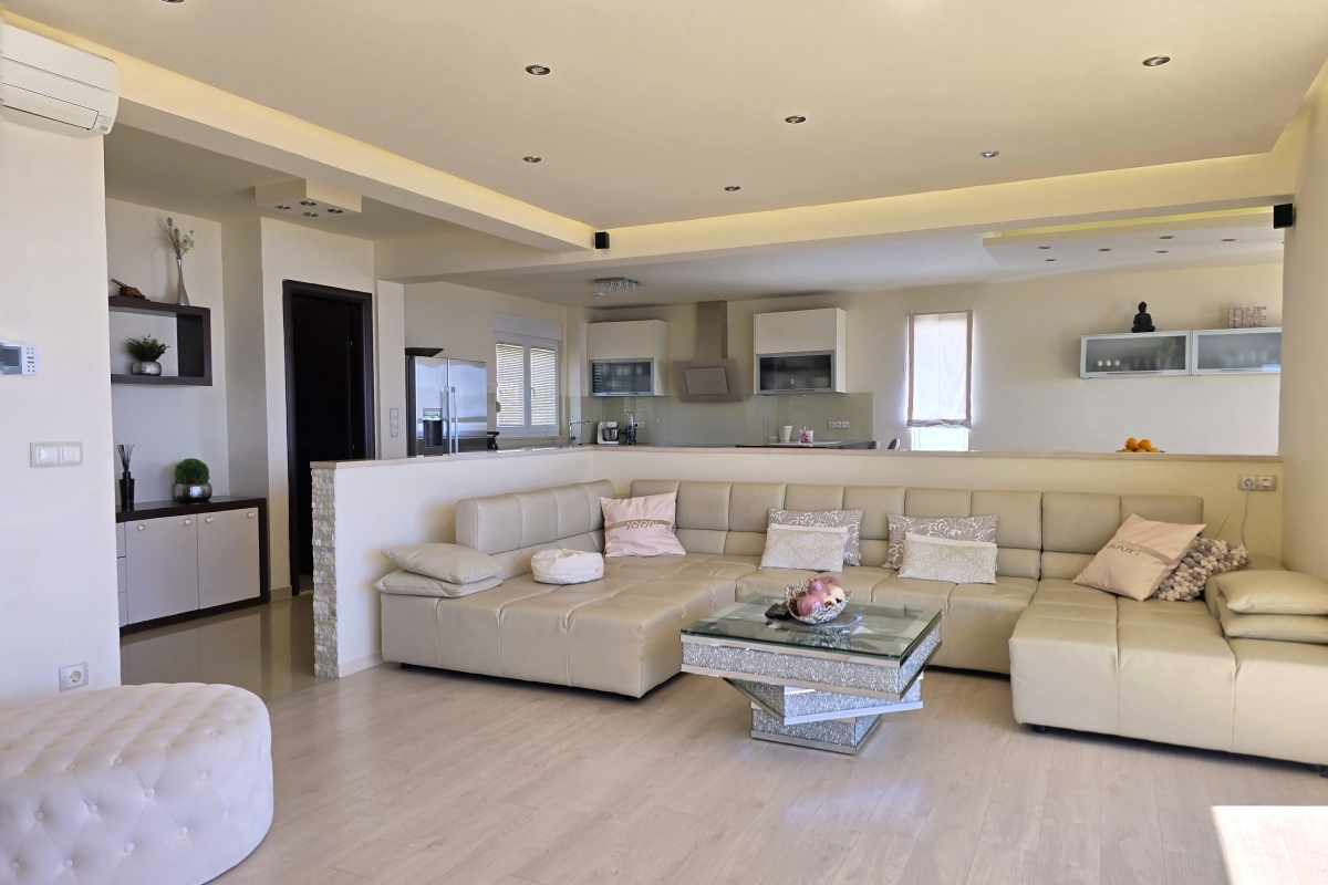 Villa con piscina e vista sul mare aperto