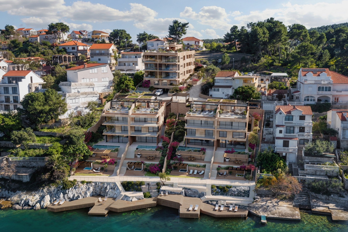 Appartamento con tre camere da letto e vista aperta in seconda fila sul mare