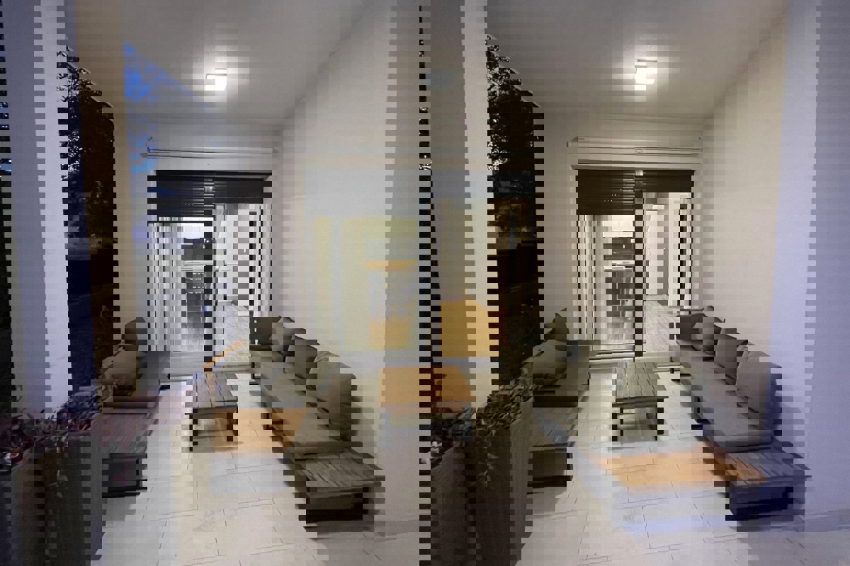 Villa moderna con piscina