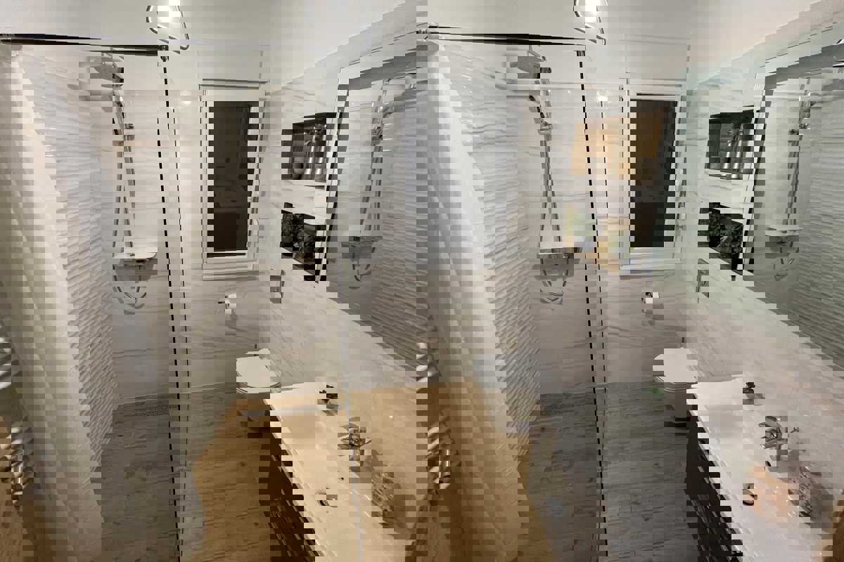 Villa moderna con piscina