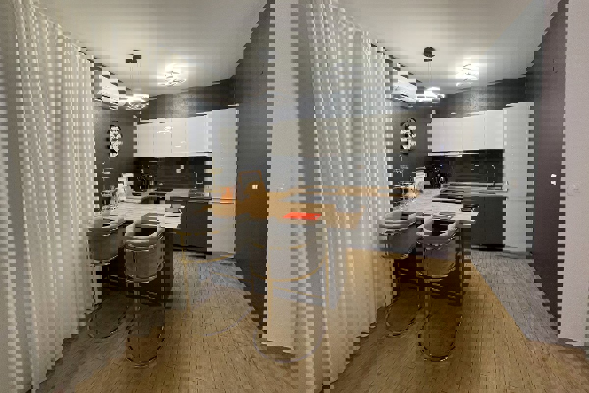 Villa moderna con piscina