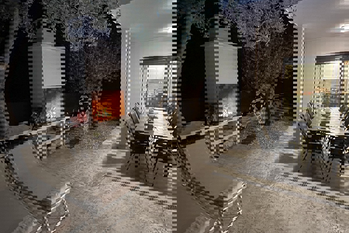 Villa moderna con piscina