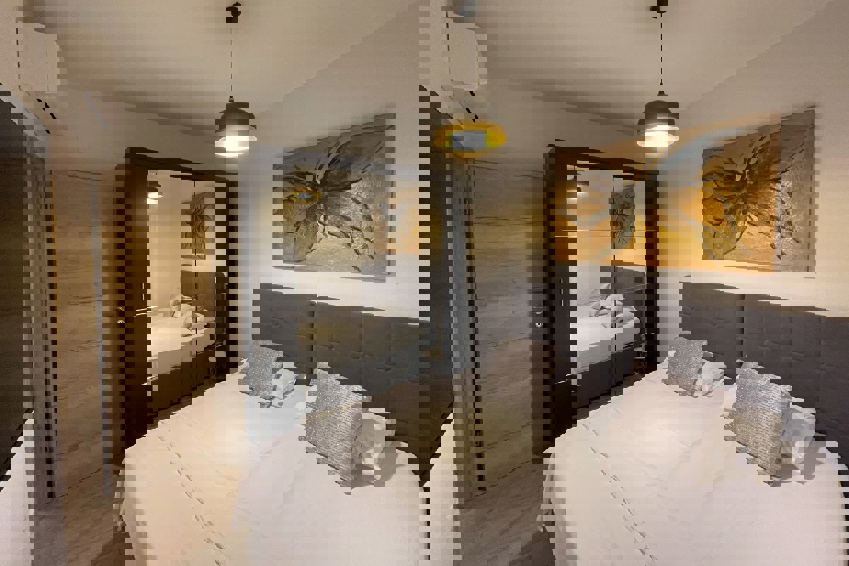 Villa moderna con piscina