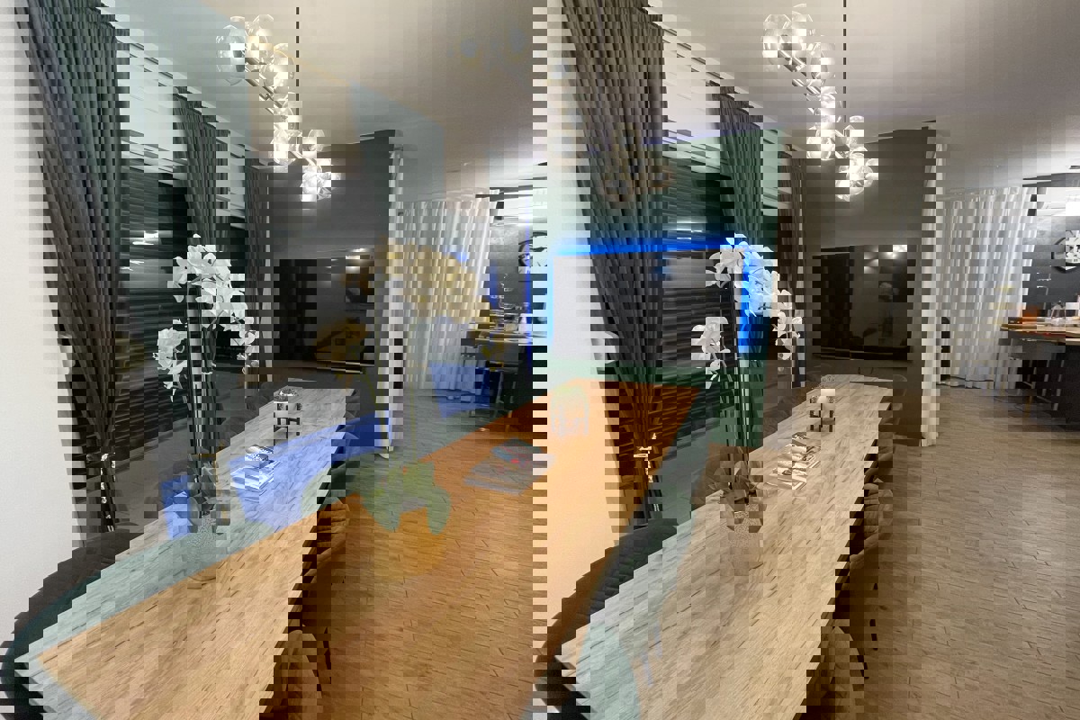 Villa moderna con piscina