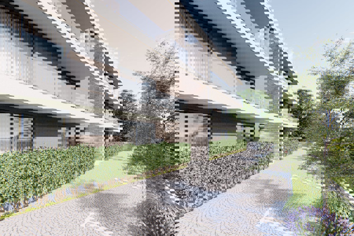 Appartamento con due camere da letto e giardino vicino al mare