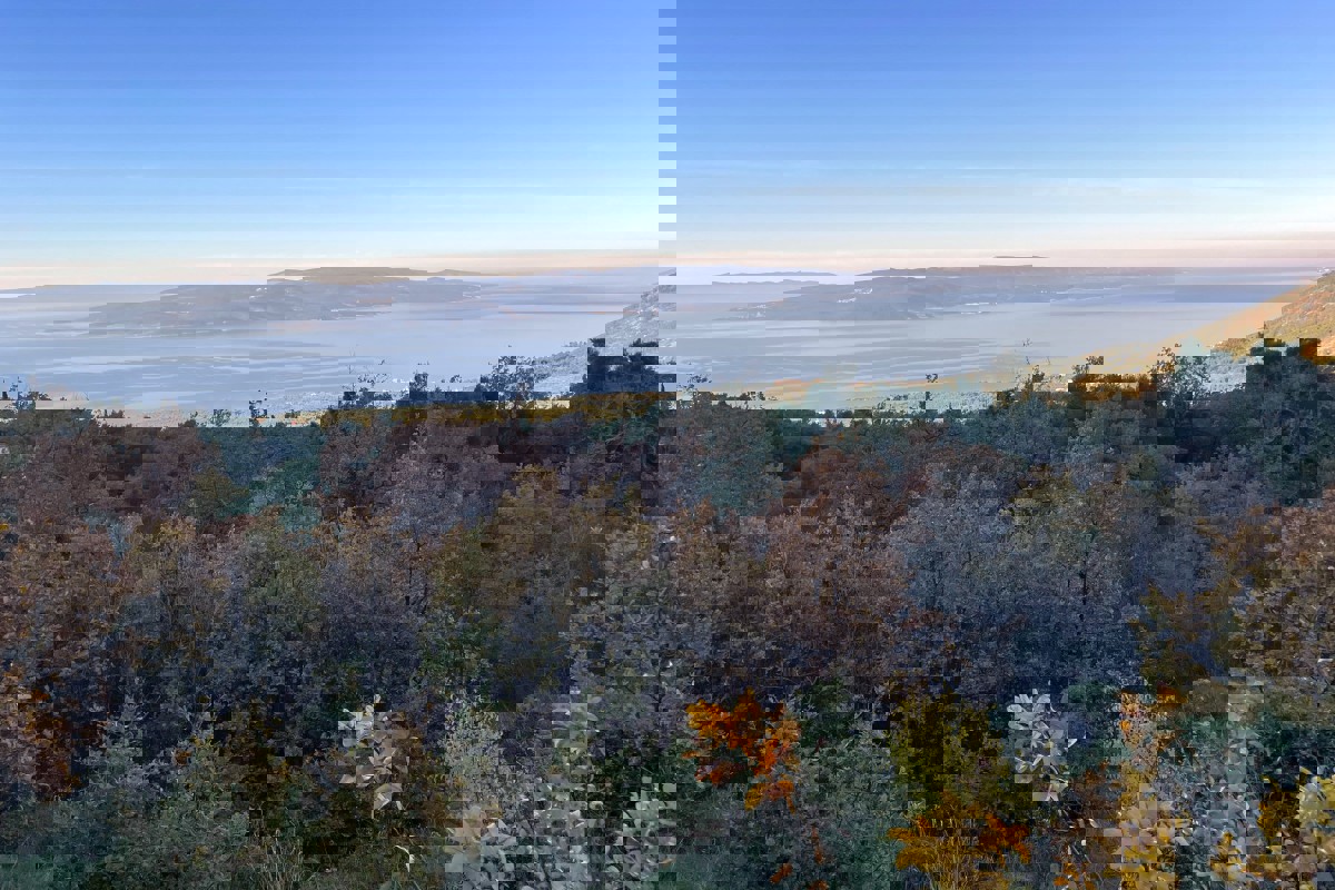 Terreno edificabile con vista mare ai piedi del Biokovo