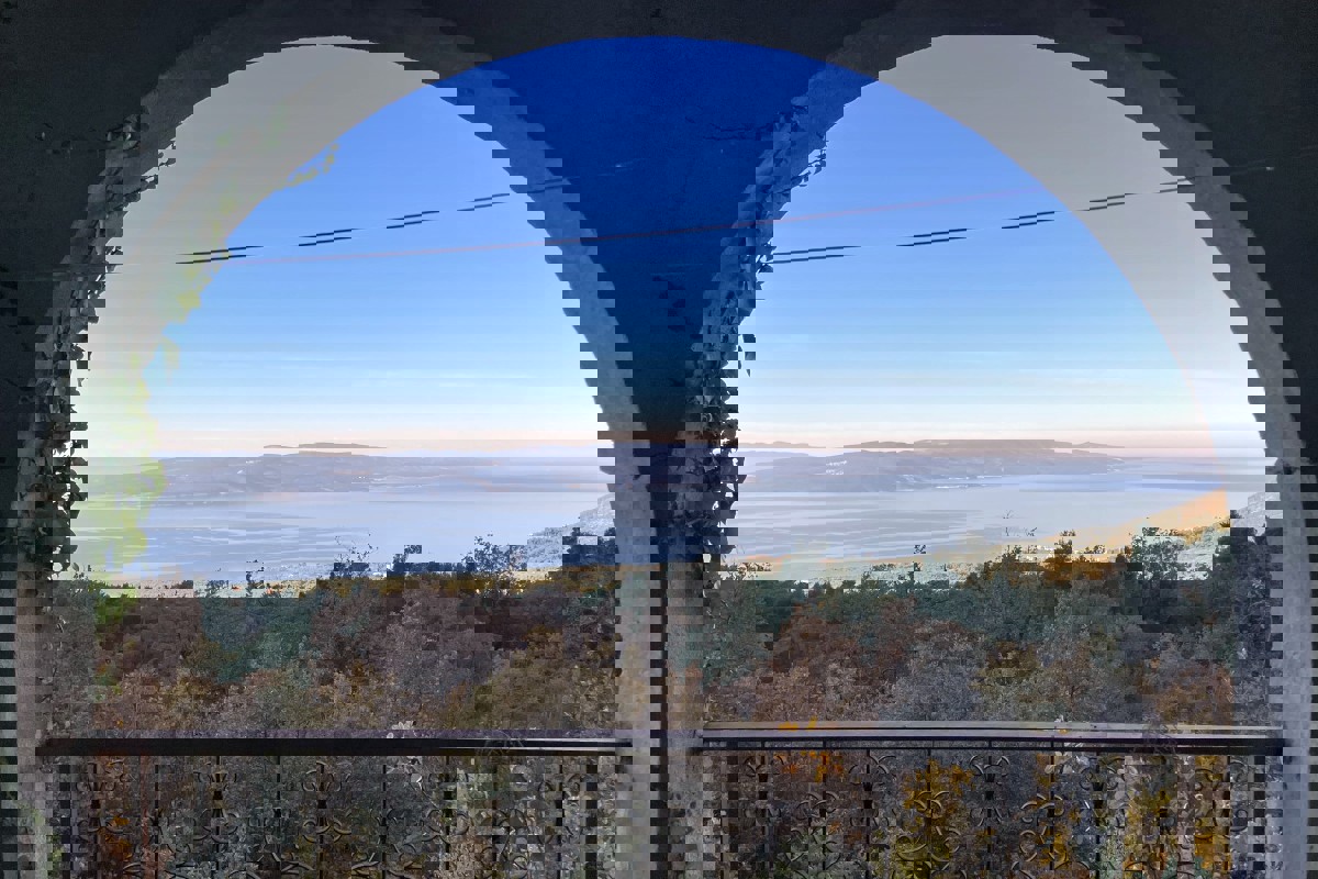 Terreno edificabile con vista mare ai piedi del Biokovo