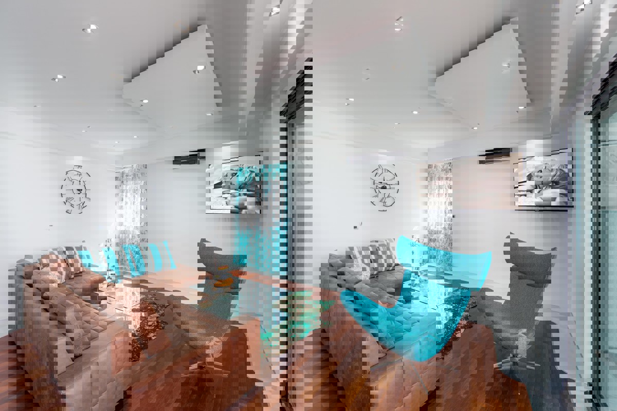 Attico di lusso con vista mare, vicino alla spiaggia