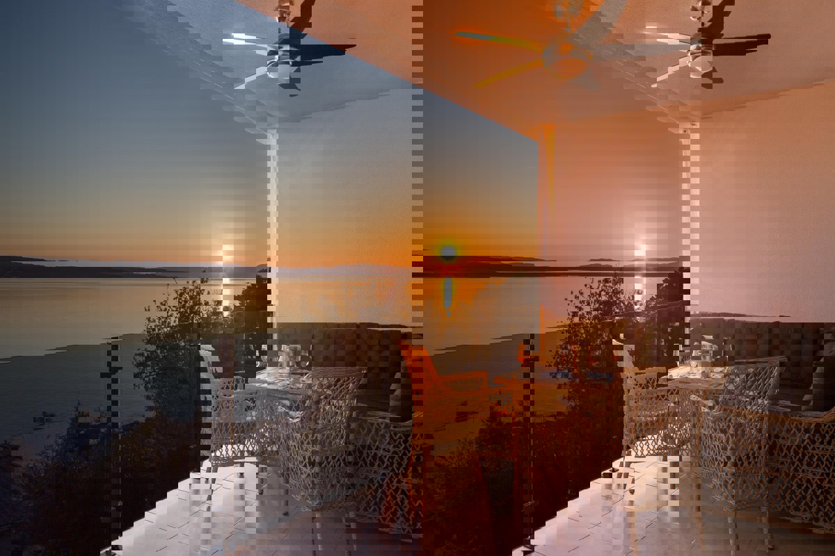 Attico di lusso con vista mare, vicino alla spiaggia