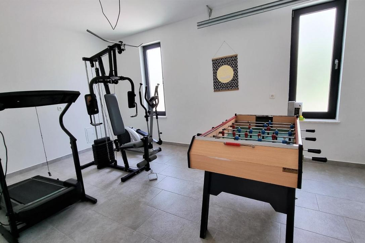 Villa con piscina e vista mare