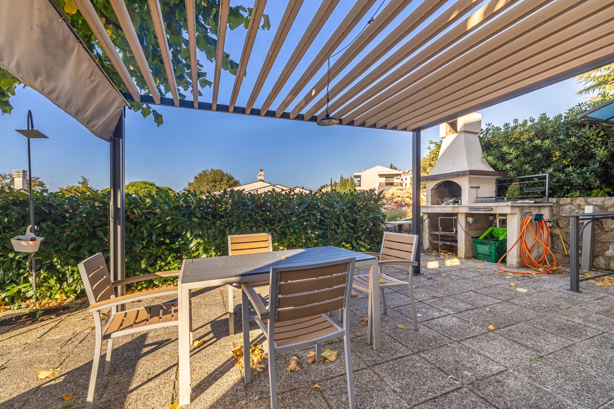 Casa bifamiliare con vista mare