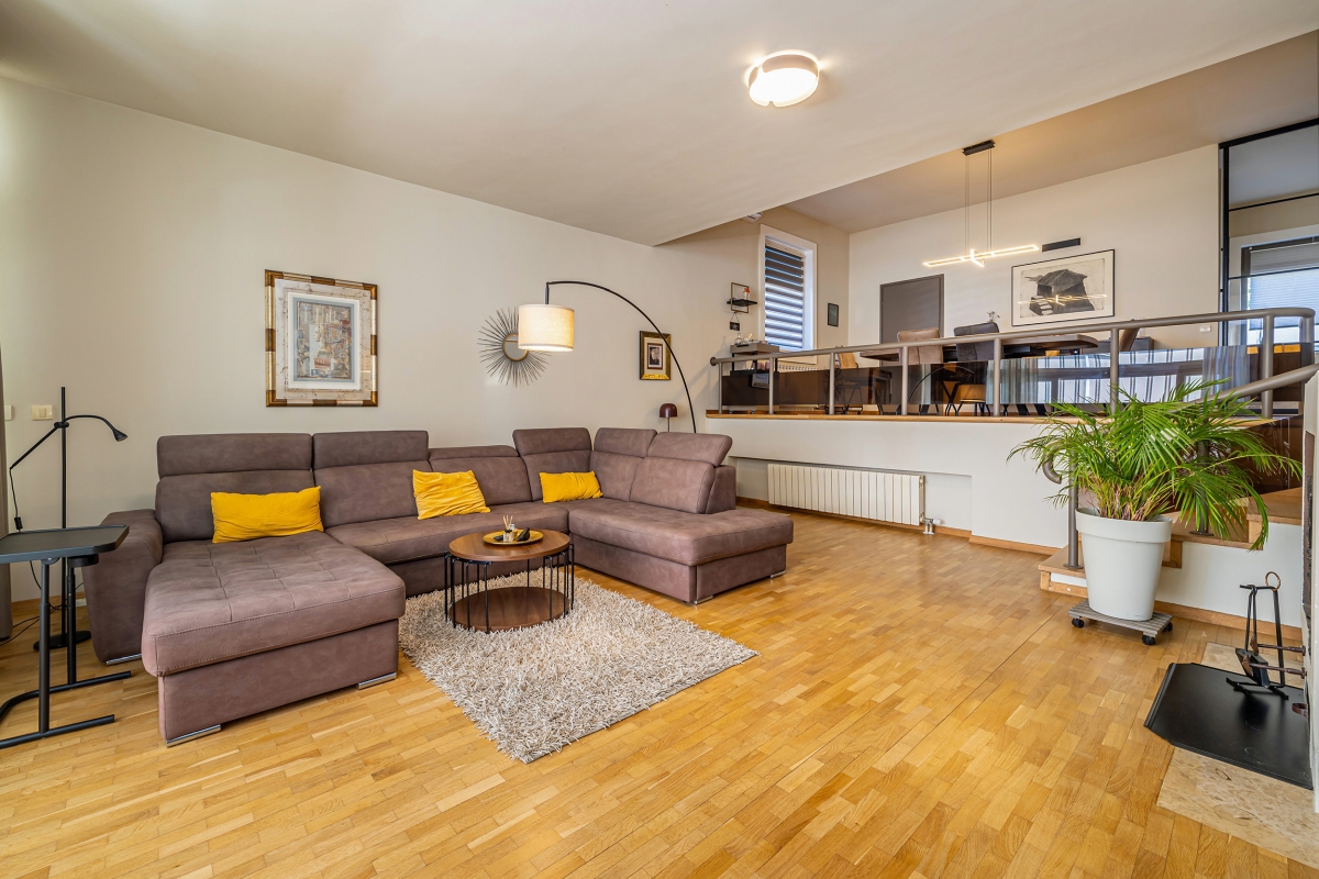 Casa bifamiliare con vista mare