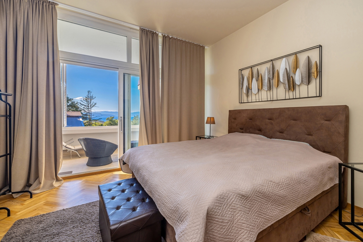 Casa bifamiliare con vista mare