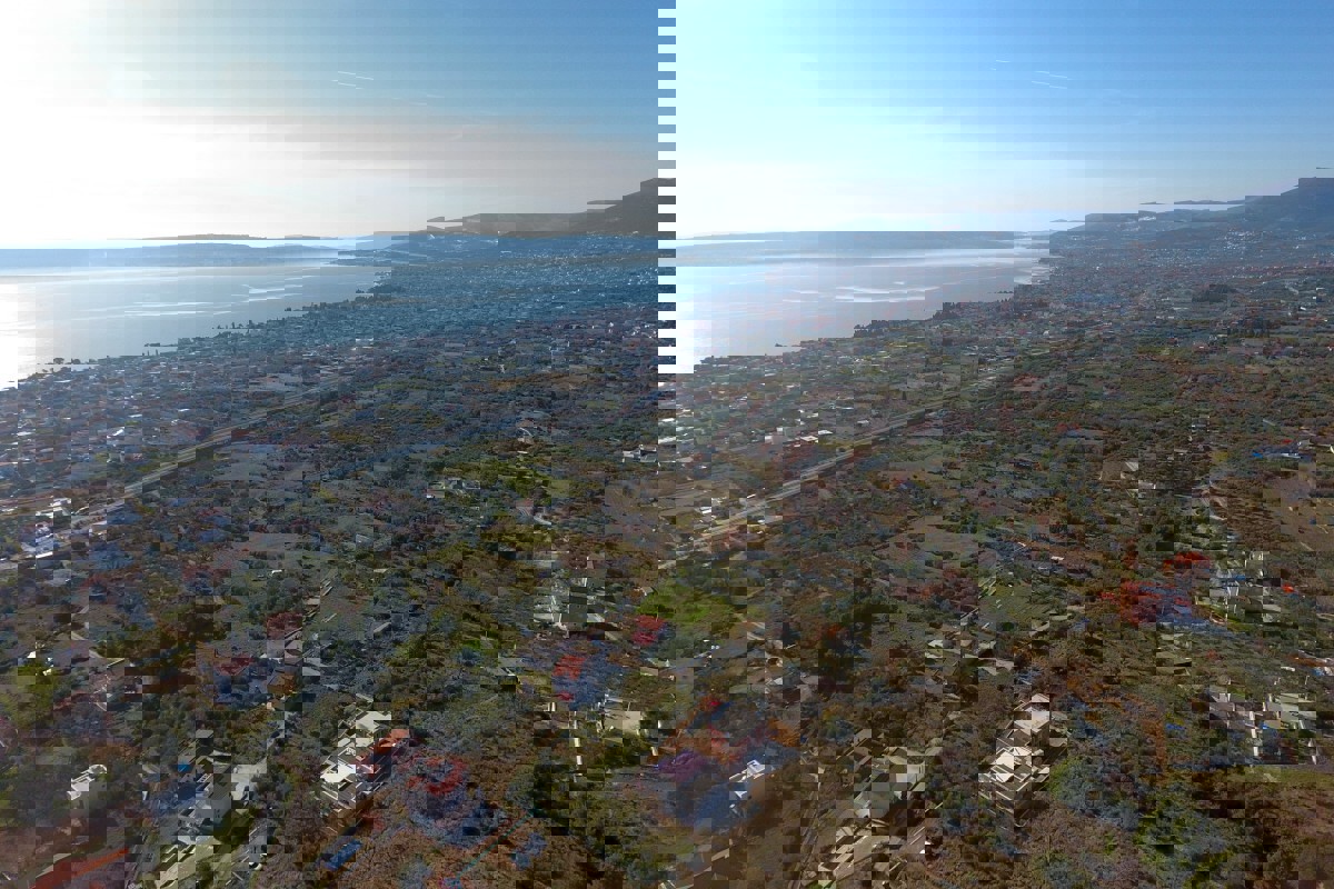 Terreno con progetto per tre ville moderne con vista