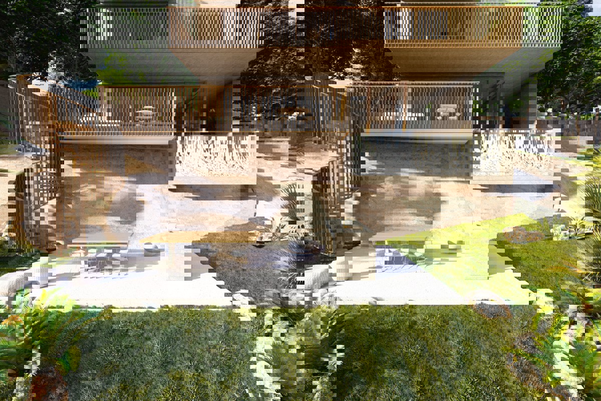 Terreno con progetto per tre ville moderne con vista