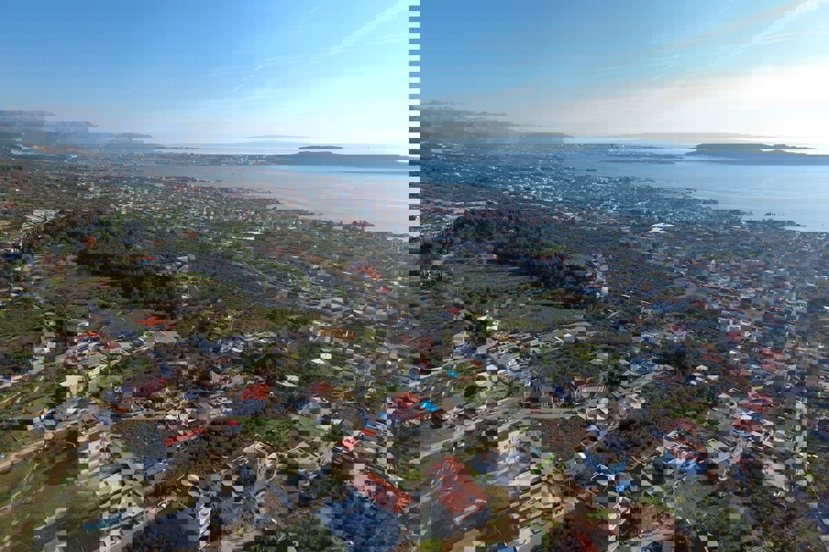 Terreno con progetto per tre ville moderne con vista