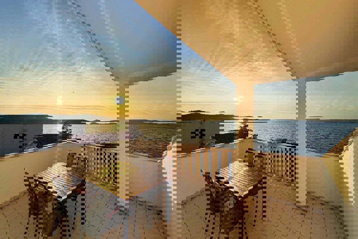 Palazzina in prima fila sul mare