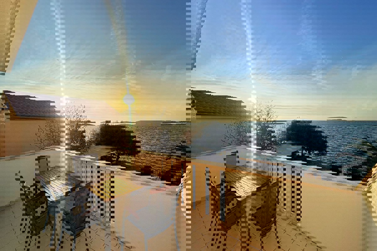 Palazzina in prima fila sul mare