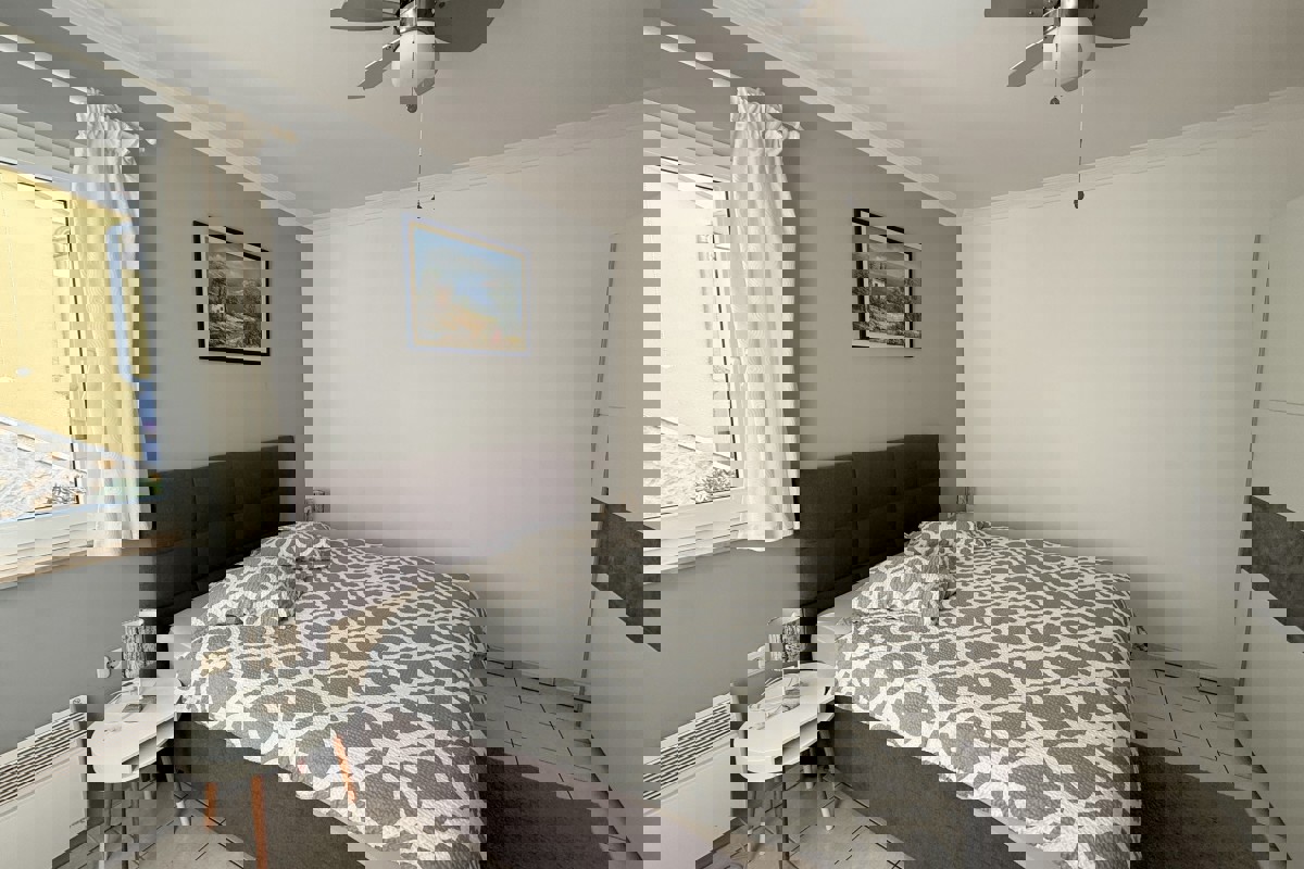 Palazzina in prima fila sul mare