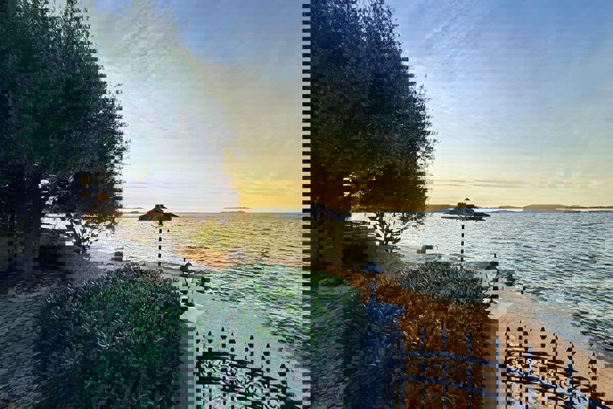 Palazzina in prima fila sul mare