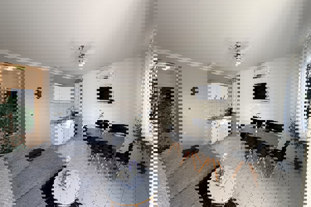 Palazzina in prima fila sul mare