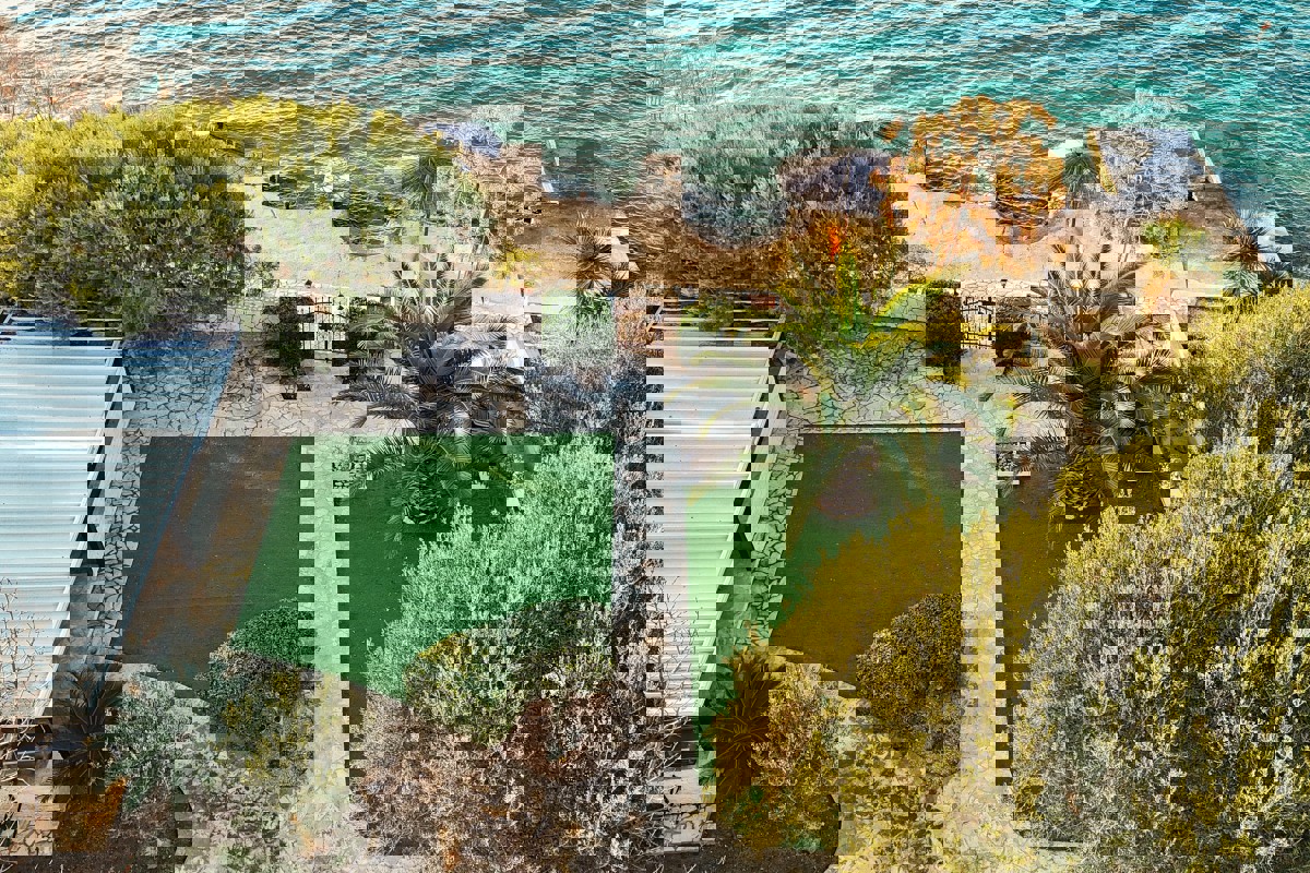 Palazzina in prima fila sul mare