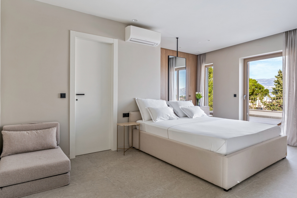 Villa moderna con vista mare